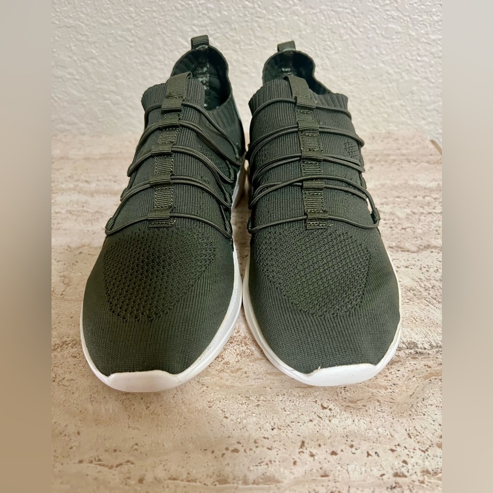 SB14 Havana Vintage Women’s Olive Green Knit Sneakers Size 7.5.